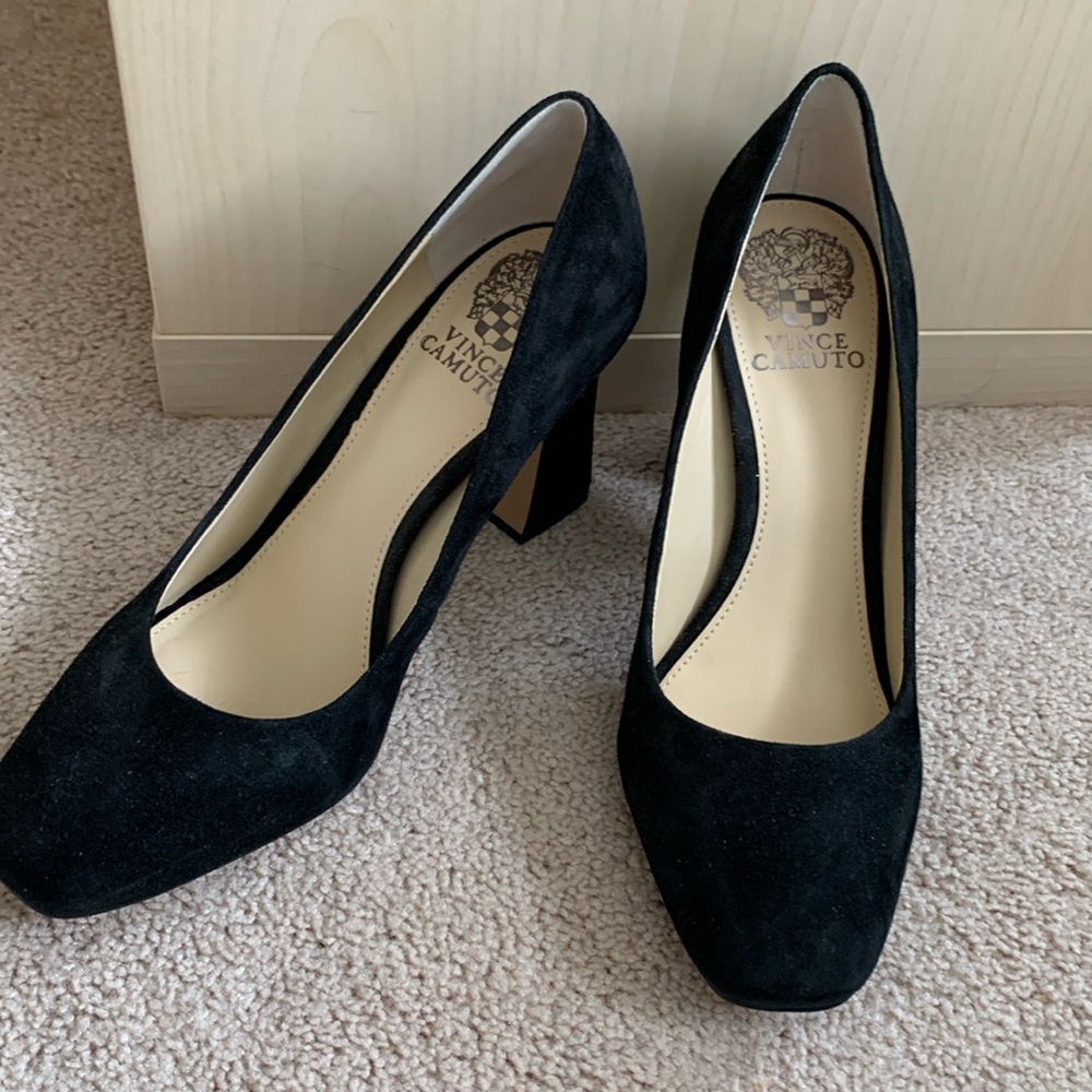 Vince Camuto classic black shoes